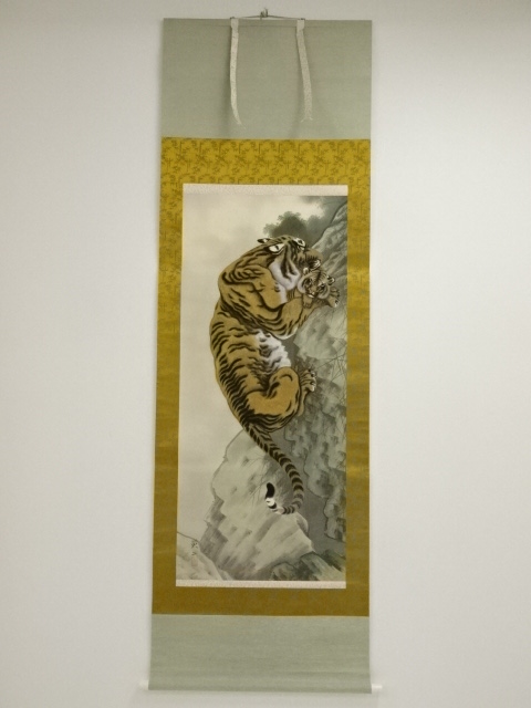 JAPANESE HANGING SCROLL / HAND PAINTED / TIGER